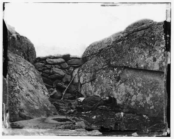 Död skarpskytt från sydstatsarmén. Stupad vid Devil's Den, Gettysburg i juli 1863