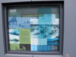 Westerplattes komplicerade historia får en bra, flerspråkig framställning.